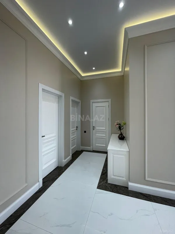Satılır 5 otaqlı həyət evi 230 m²