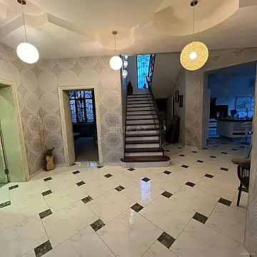 Kirayə verilir 5 otaqlı həyət evi 260 m²