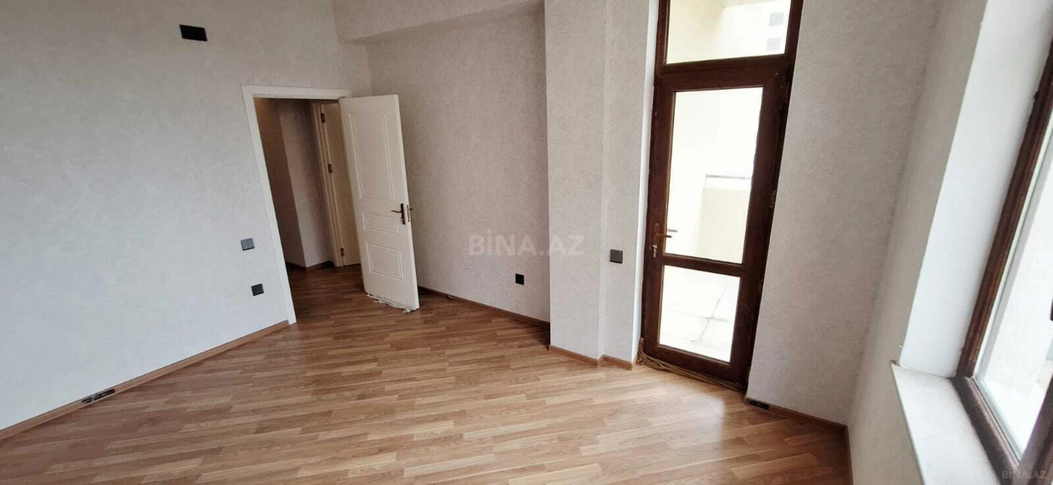 Satılır 3 otaqlı mənzil 125 m²