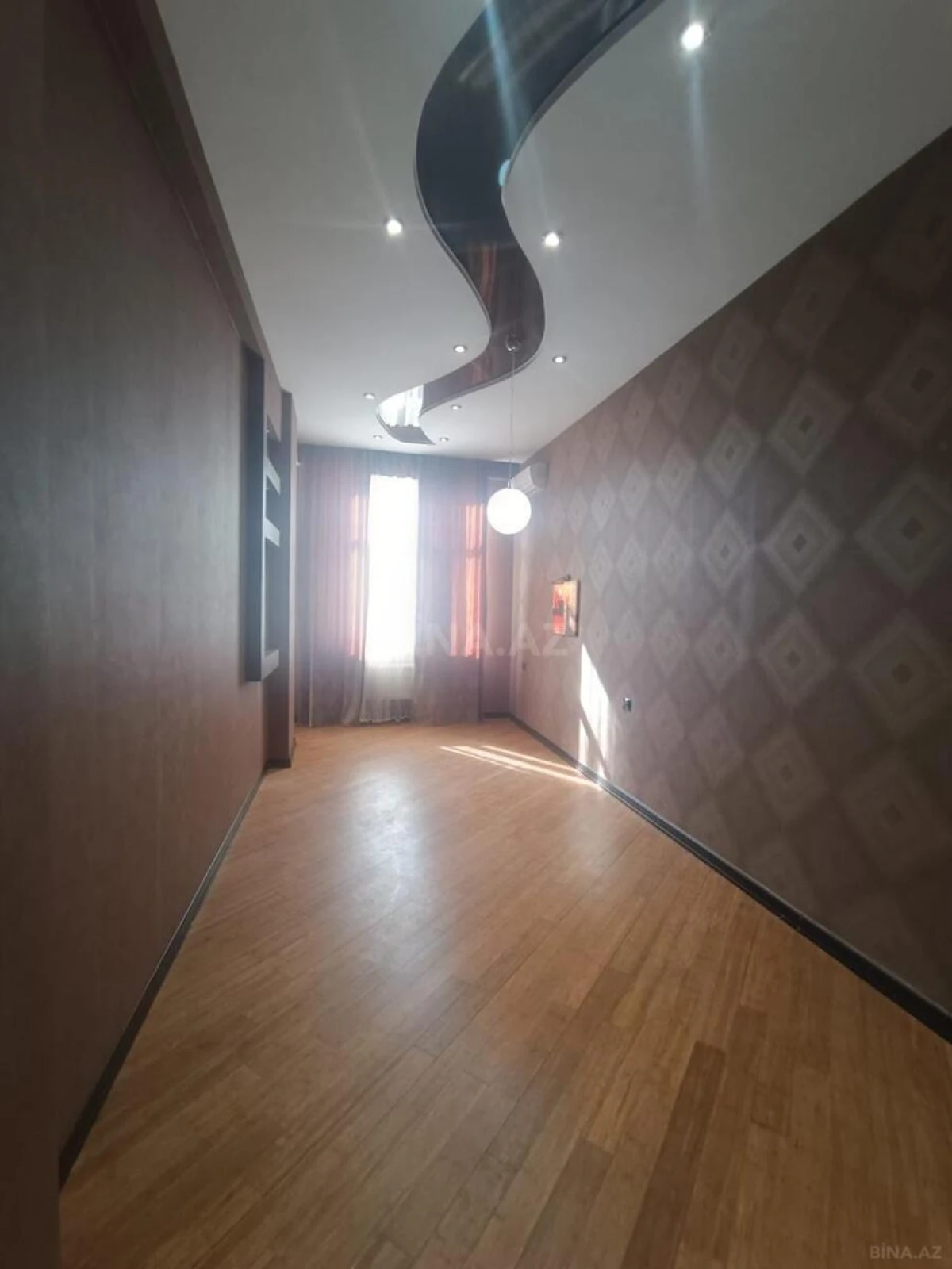 Satılır 4 otaqlı mənzil 170 m²