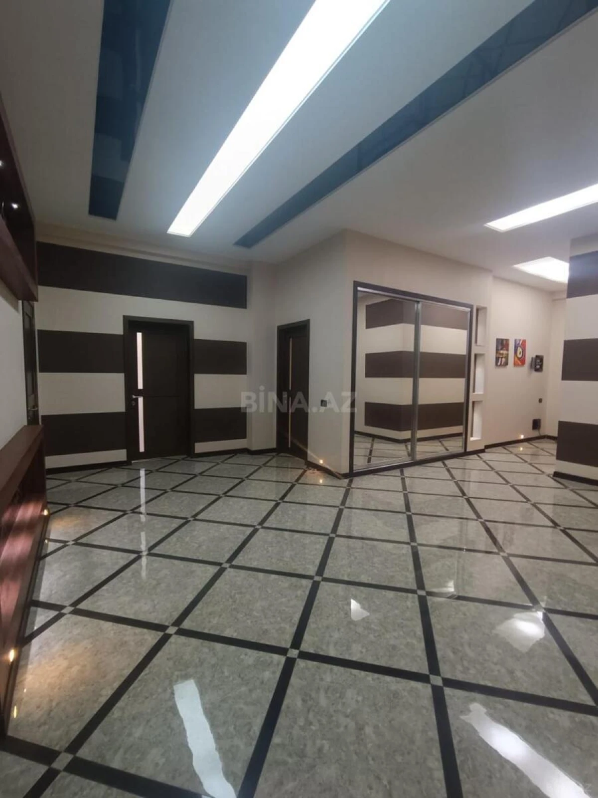 Satılır 4 otaqlı mənzil 170 m²