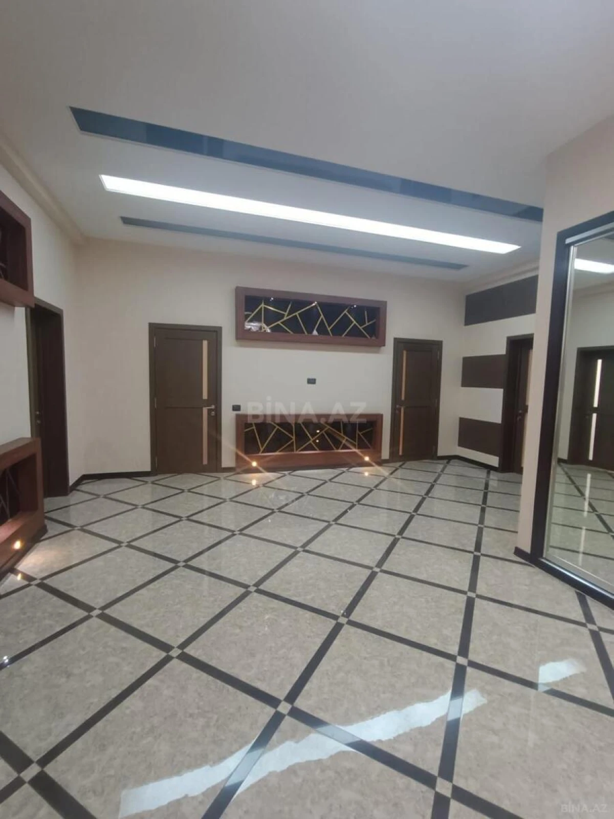 Satılır 4 otaqlı mənzil 170 m²