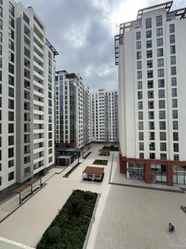 Satılır 3 otaqlı mənzil 130 m²