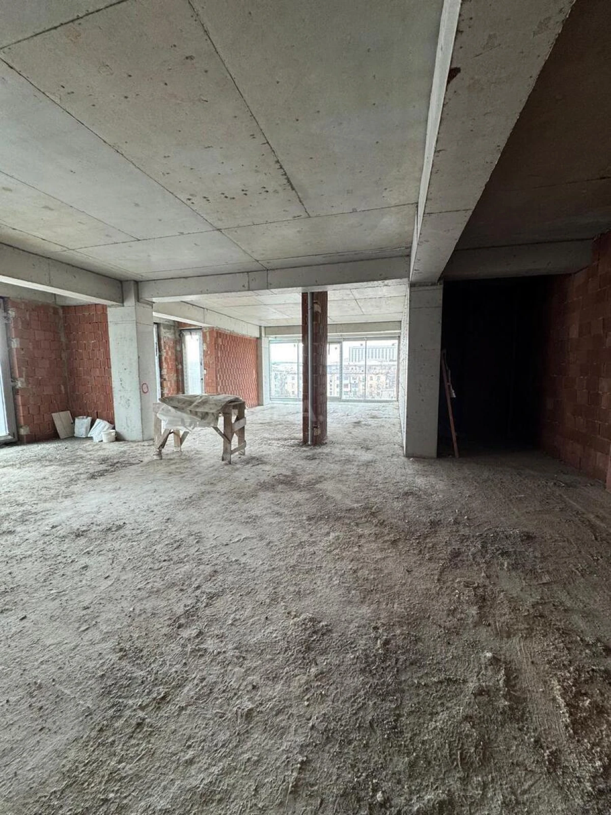 Satılır 3 otaqlı mənzil 130 m²