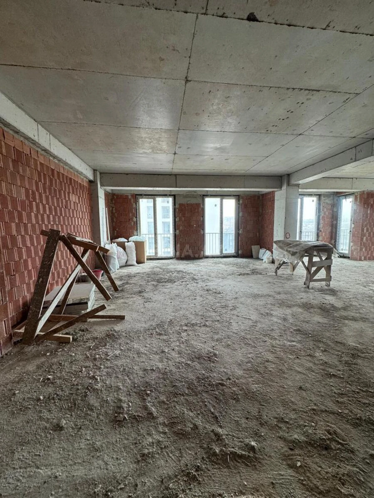 Satılır 3 otaqlı mənzil 130 m²