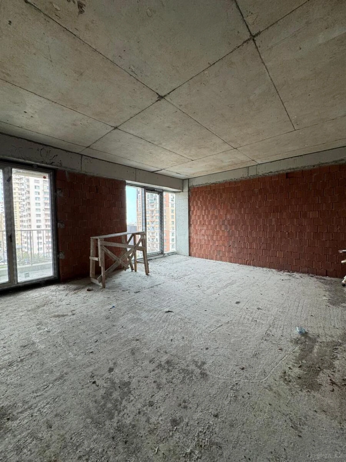Satılır 3 otaqlı mənzil 130 m²
