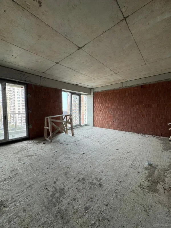 Satılır 3 otaqlı mənzil 130 m²