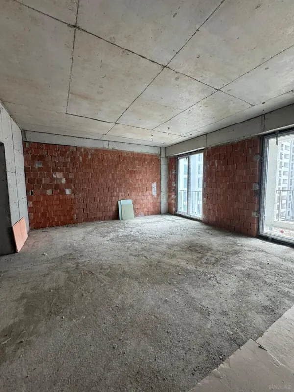 Satılır 3 otaqlı mənzil 130 m²