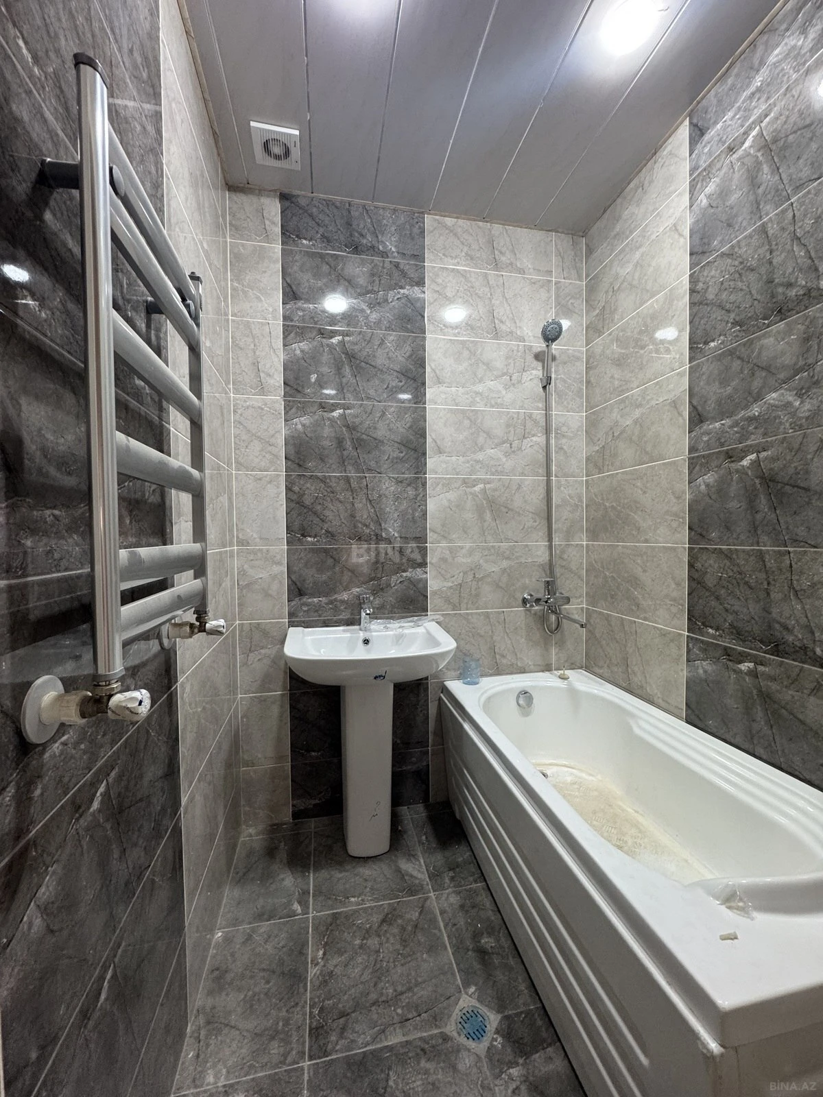 Satılır 2 otaqlı mənzil 80 m²