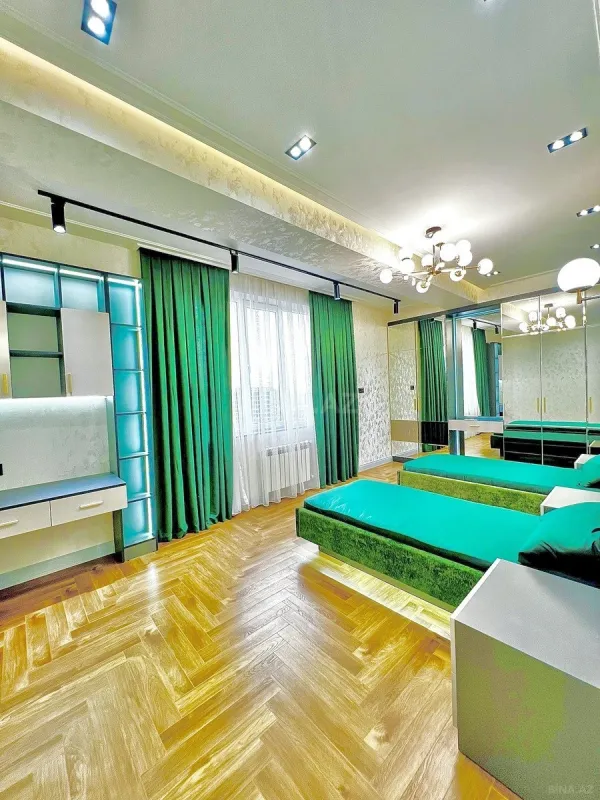 Satılır 4 otaqlı mənzil 186 m²