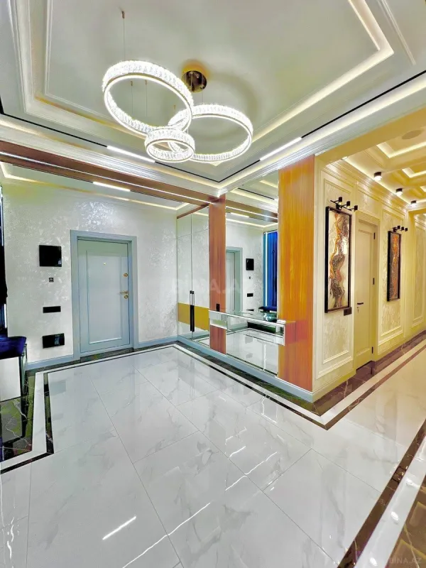 Satılır 4 otaqlı mənzil 186 m²