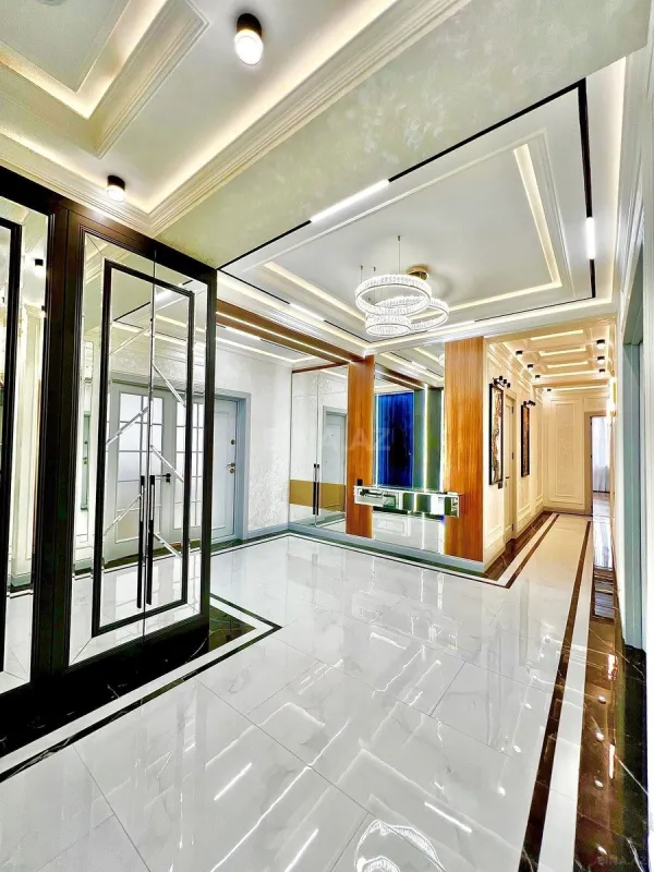 Satılır 4 otaqlı mənzil 186 m²