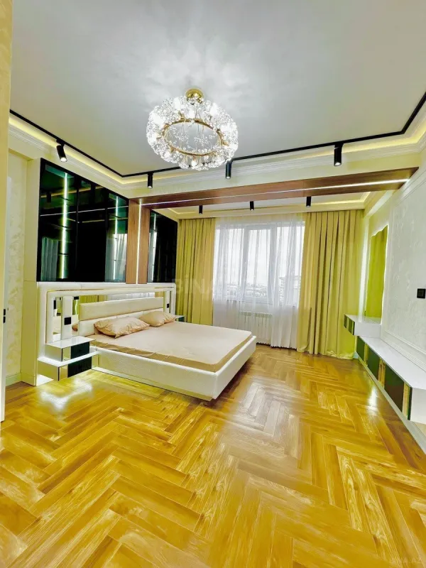 Satılır 4 otaqlı mənzil 186 m²