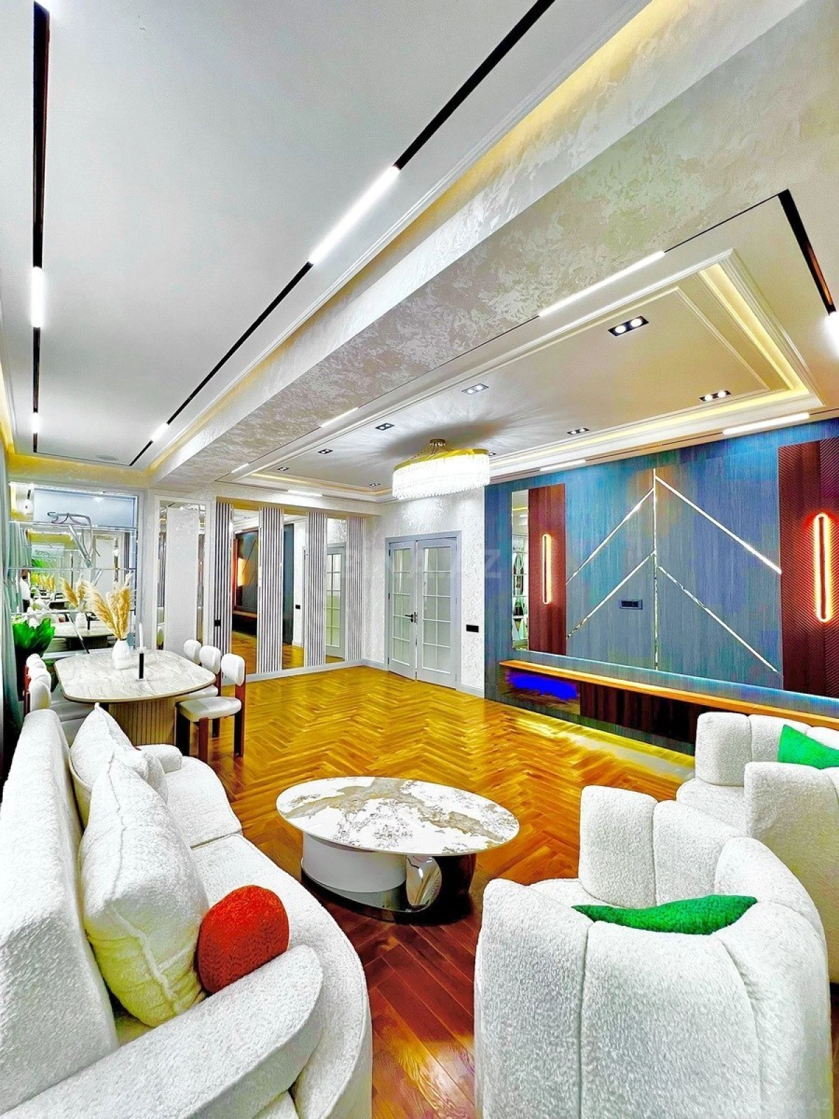 Satılır 4 otaqlı mənzil 186 m²