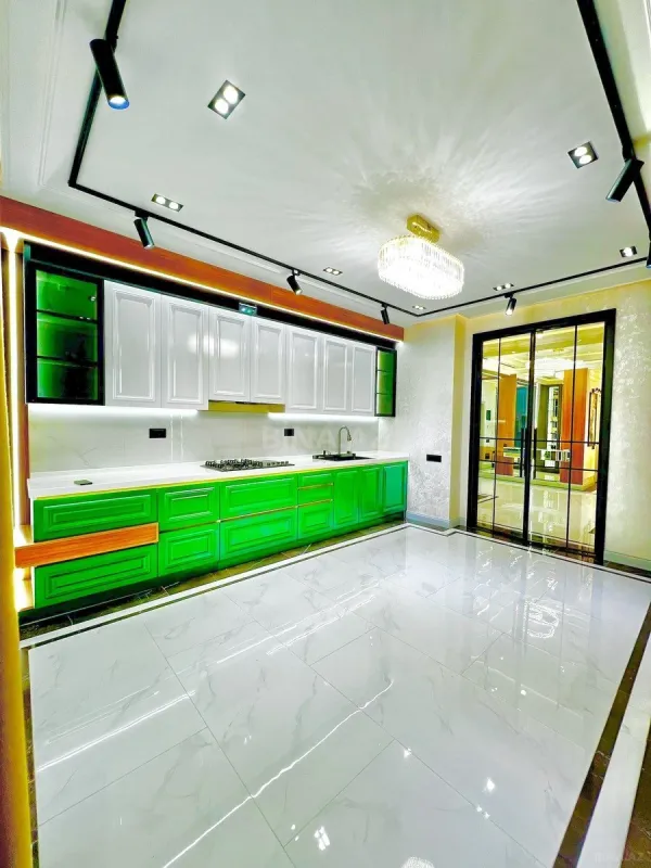 Satılır 4 otaqlı mənzil 186 m²