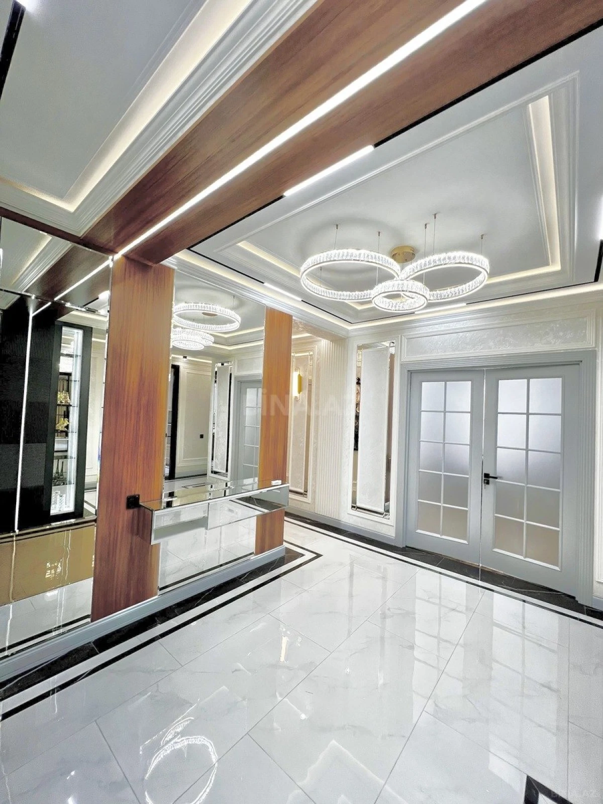 Satılır 4 otaqlı mənzil 186 m²