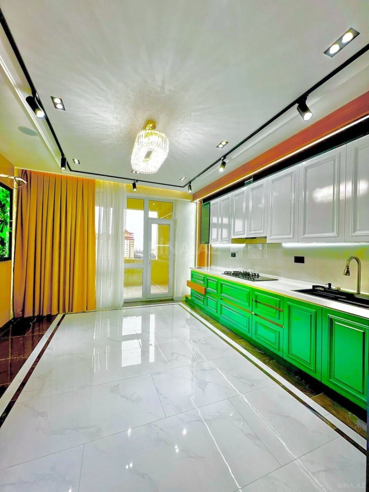 Satılır 4 otaqlı mənzil 186 m²