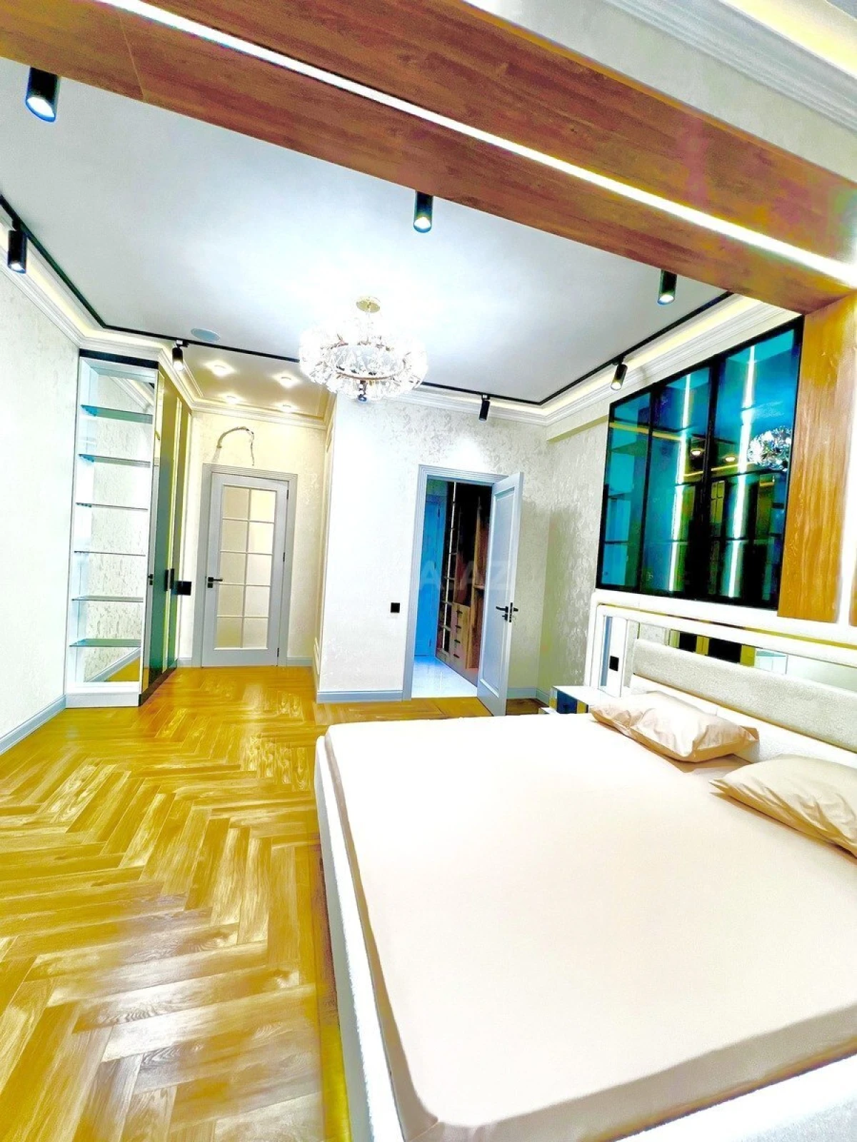 Satılır 4 otaqlı mənzil 186 m²