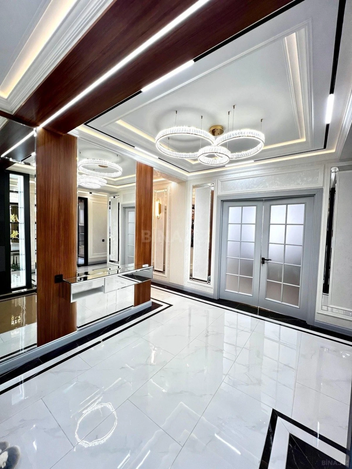 Satılır 4 otaqlı mənzil 186 m²