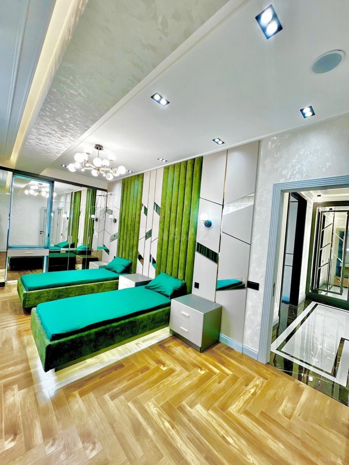 Satılır 4 otaqlı mənzil 186 m²