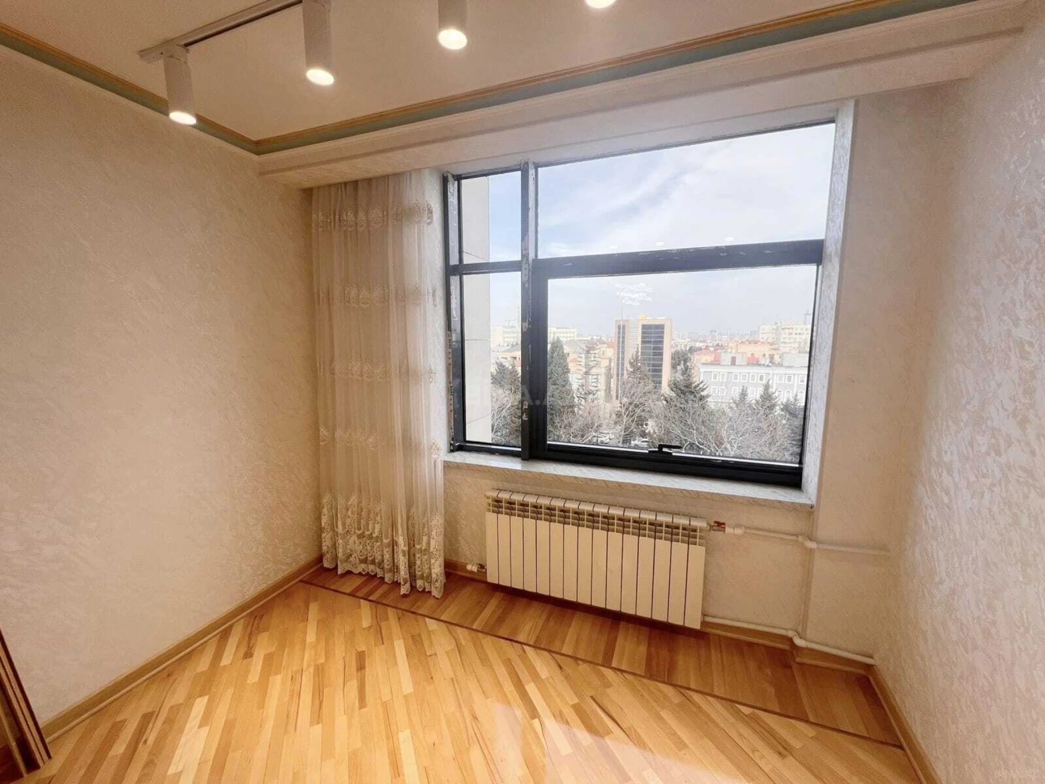 Satılır 2 otaqlı mənzil 67 m²