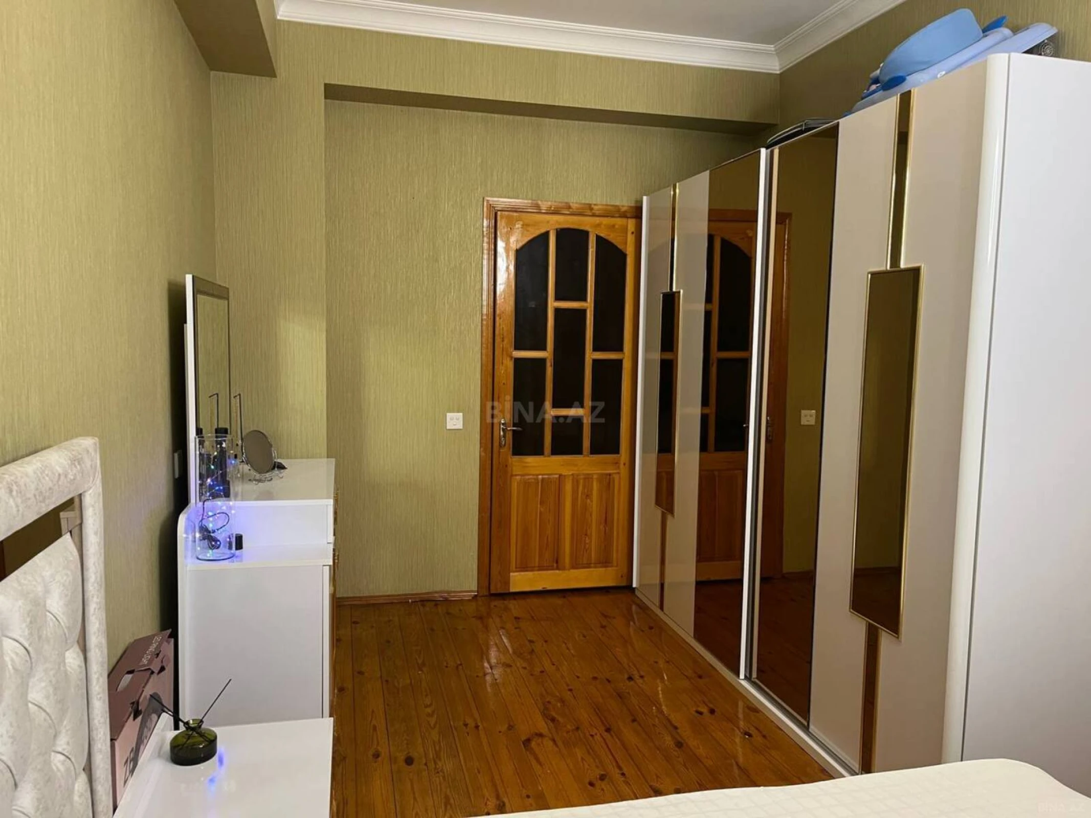 Satılır 2 otaqlı mənzil 73 m²