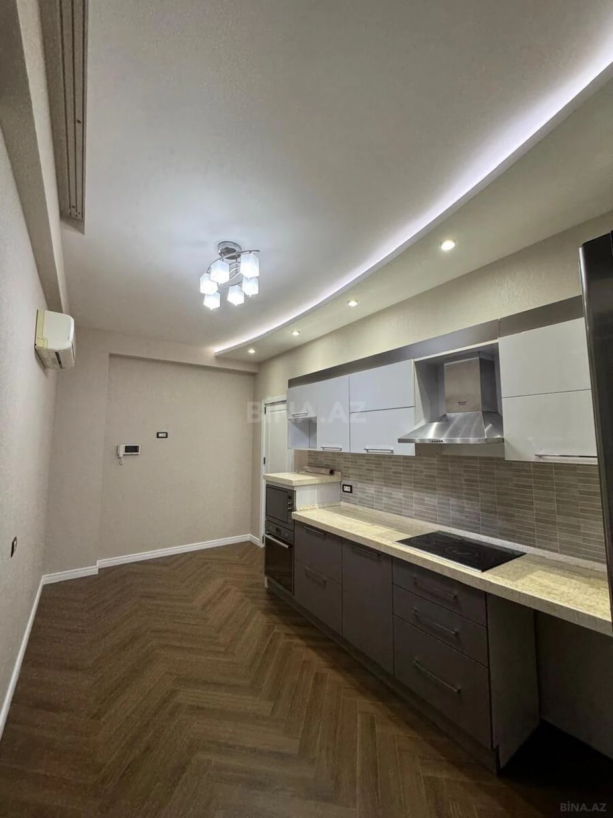 Satılır 3 otaqlı mənzil 155 m²