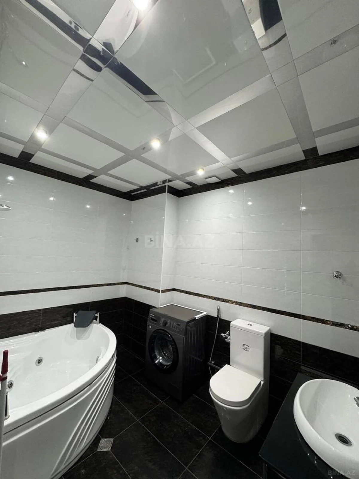 Satılır 3 otaqlı mənzil 155 m²