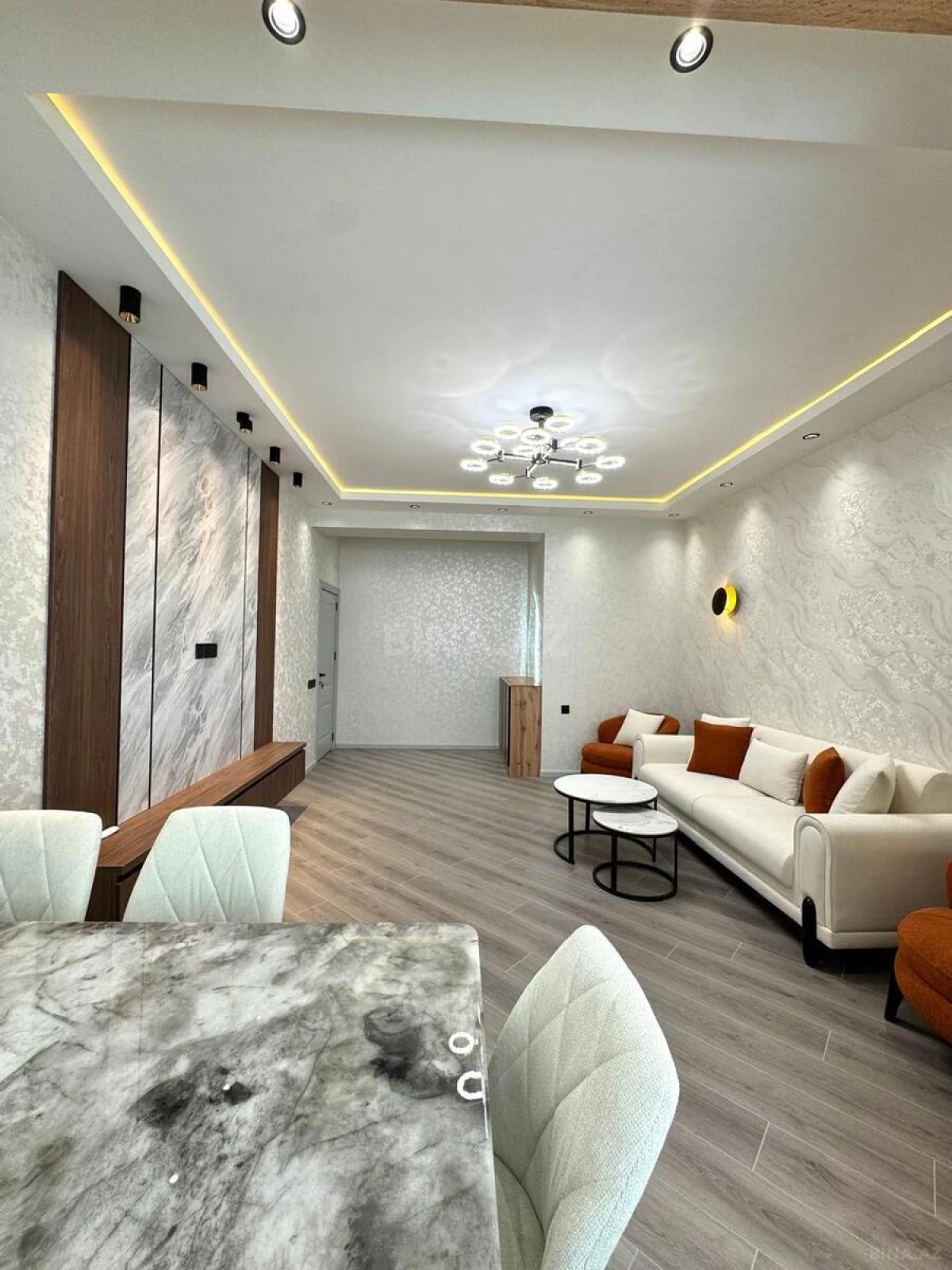 Satılır 2 otaqlı mənzil 83 m²