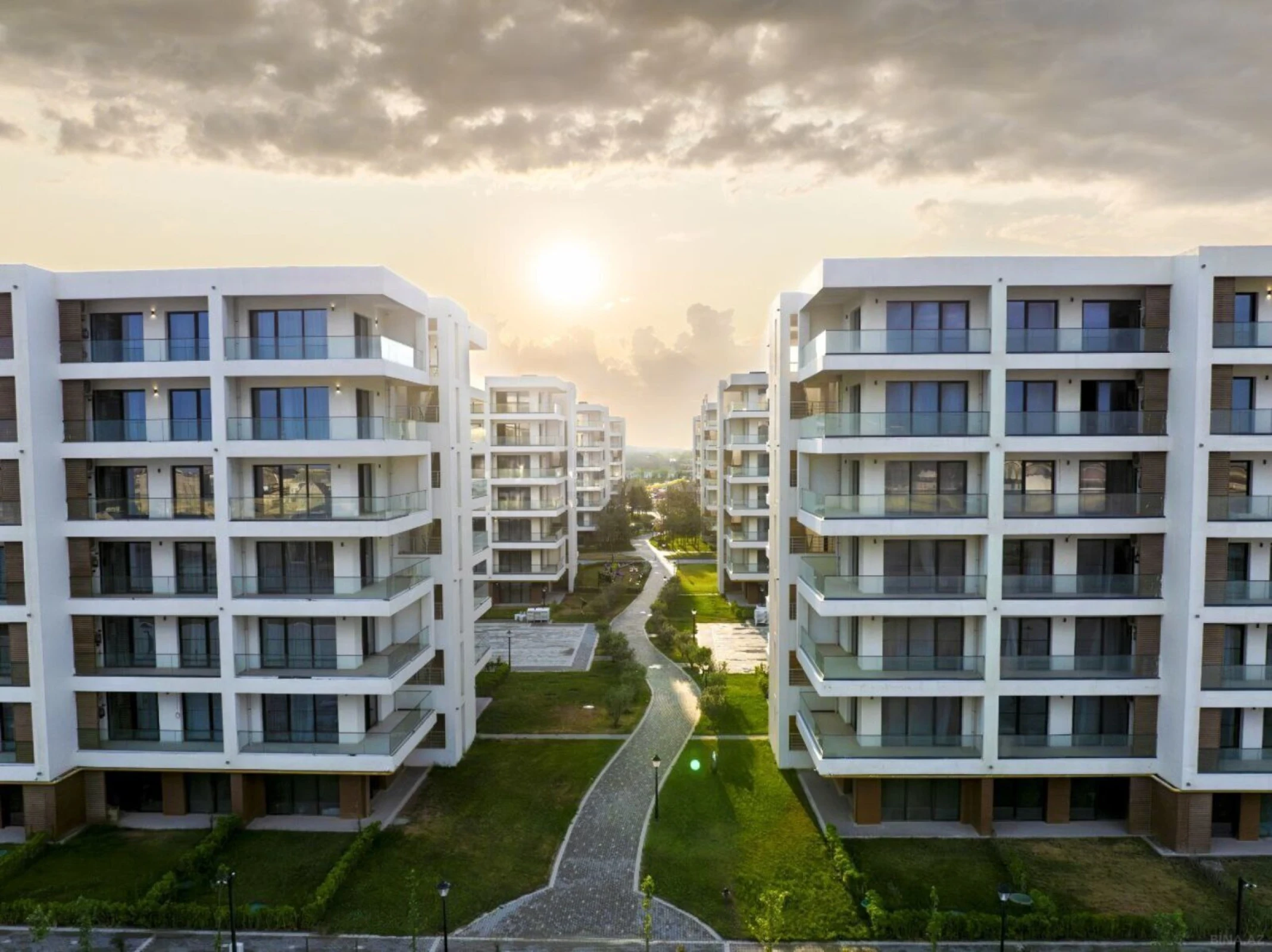Satılır 2 otaqlı mənzil 102 m²