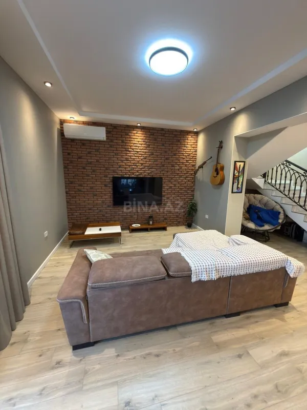 Satılır 4 otaqlı həyət evi 200 m²