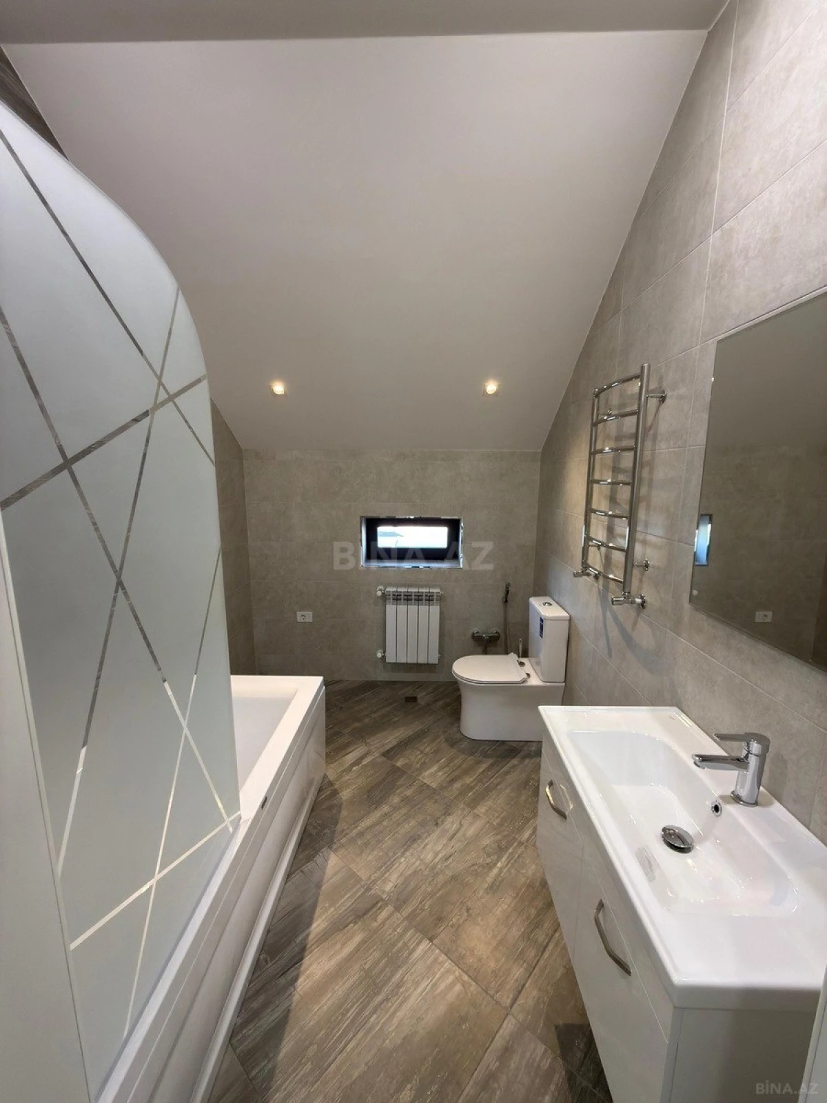 Satılır 4 otaqlı həyət evi 200 m²