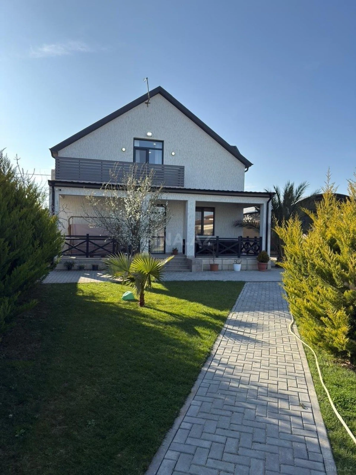 Satılır 4 otaqlı həyət evi 200 m²