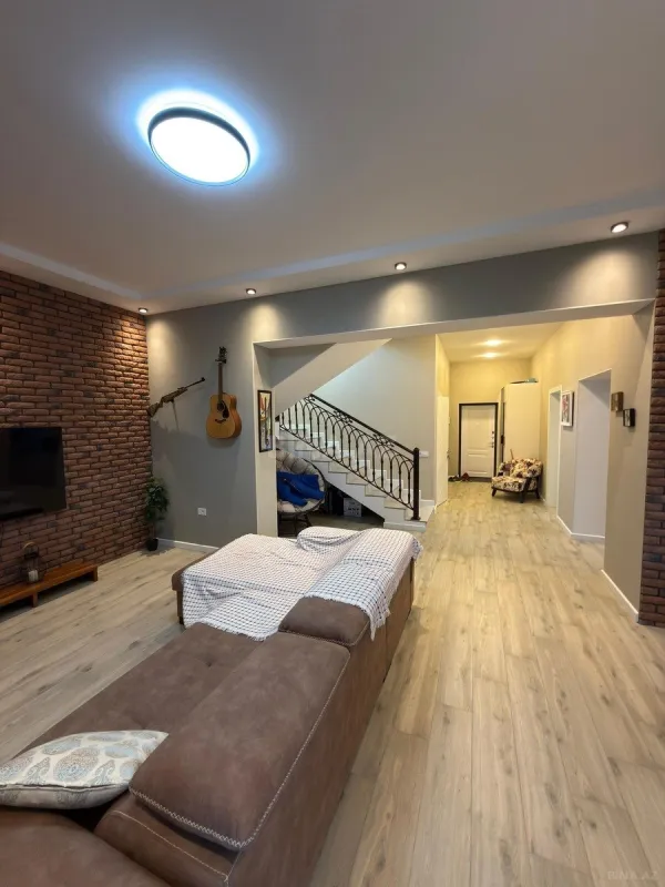 Satılır 4 otaqlı həyət evi 200 m²