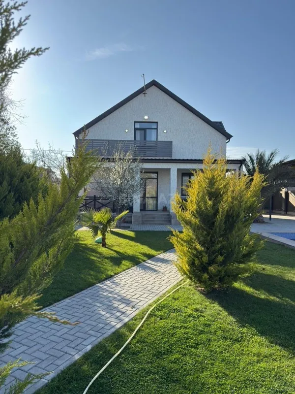 Satılır 4 otaqlı həyət evi 200 m²