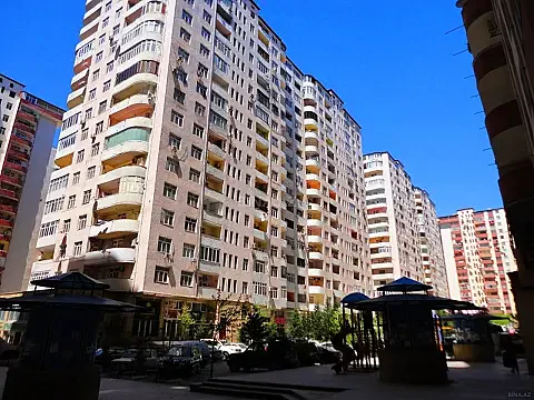 Satılır 3 otaqlı mənzil 97 m² — Bakı, Həzi Aslanov qəs. 3 otaq 97.00 m²
