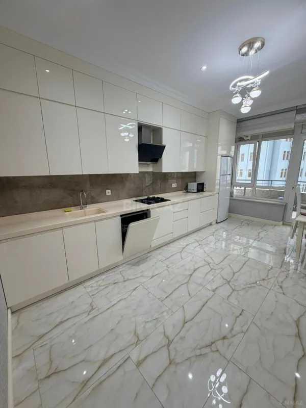 Kirayə verilir 2 otaqlı mənzil 115 m²