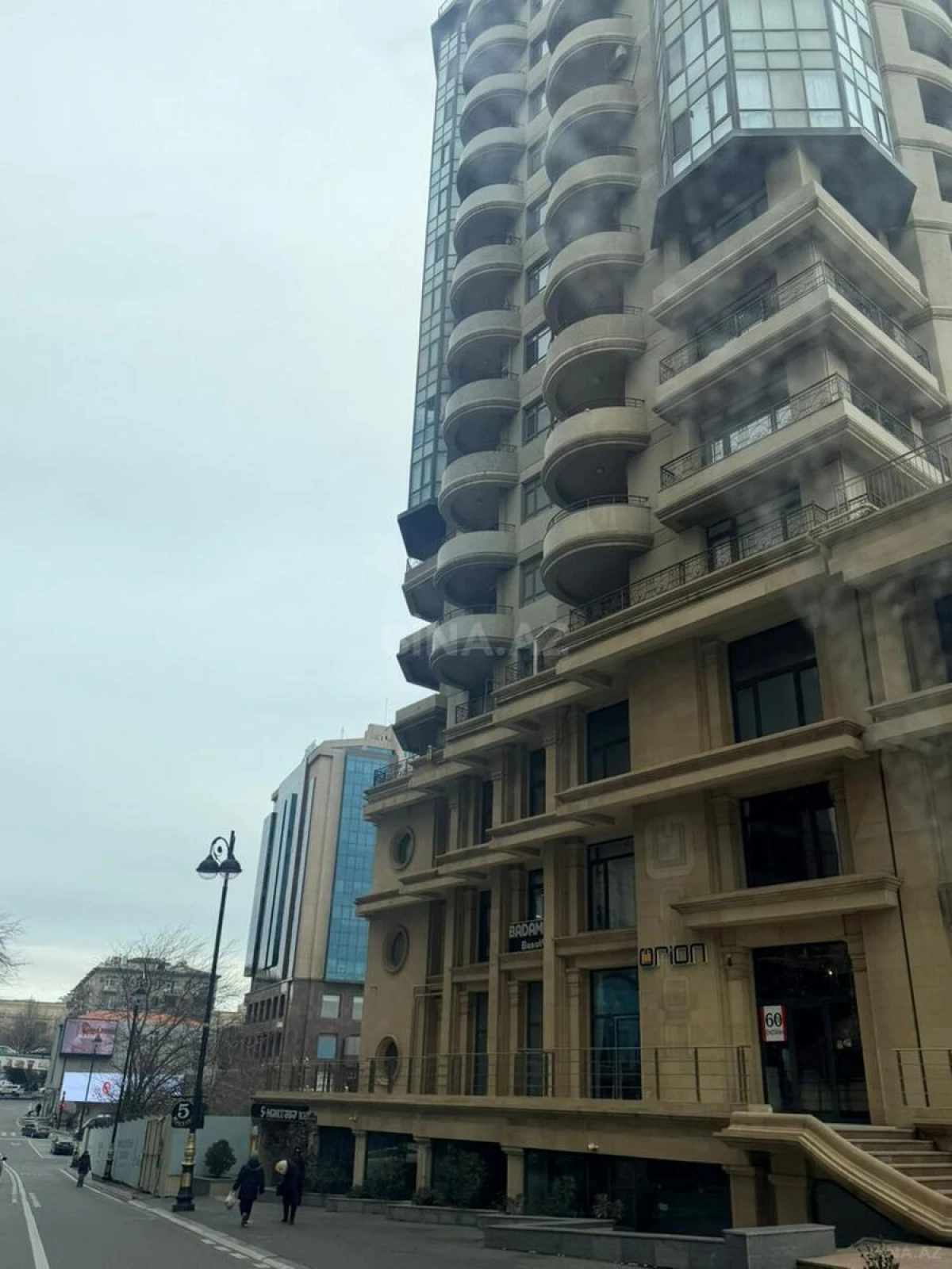 Kirayə verilir 2 otaqlı mənzil 115 m²