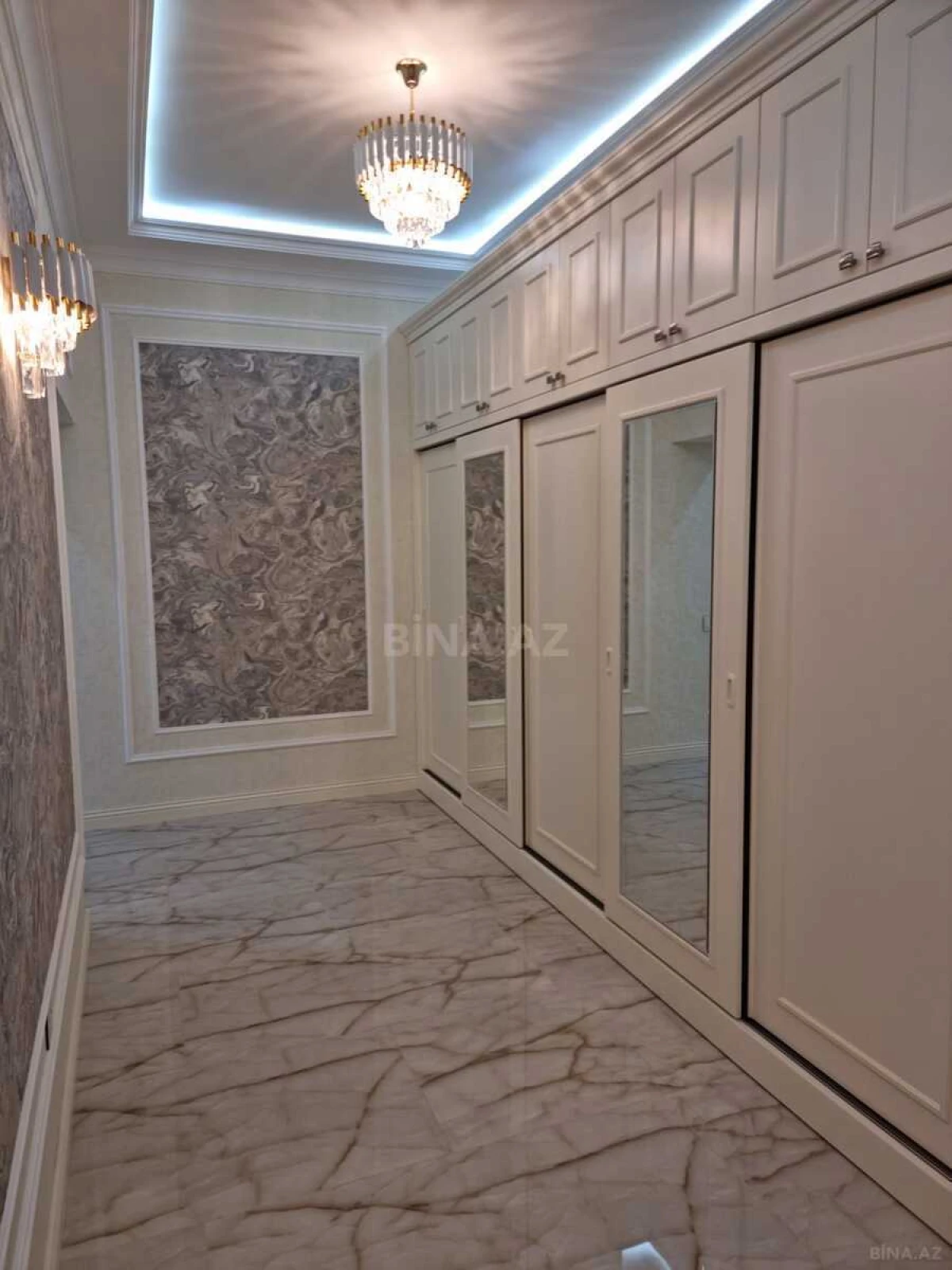 Kirayə verilir 2 otaqlı mənzil 115 m²