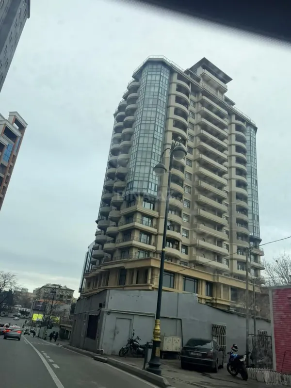 Kirayə verilir 2 otaqlı mənzil 115 m²