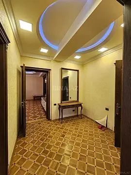 Kirayə verilir 3 otaqlı mənzil 150 m²