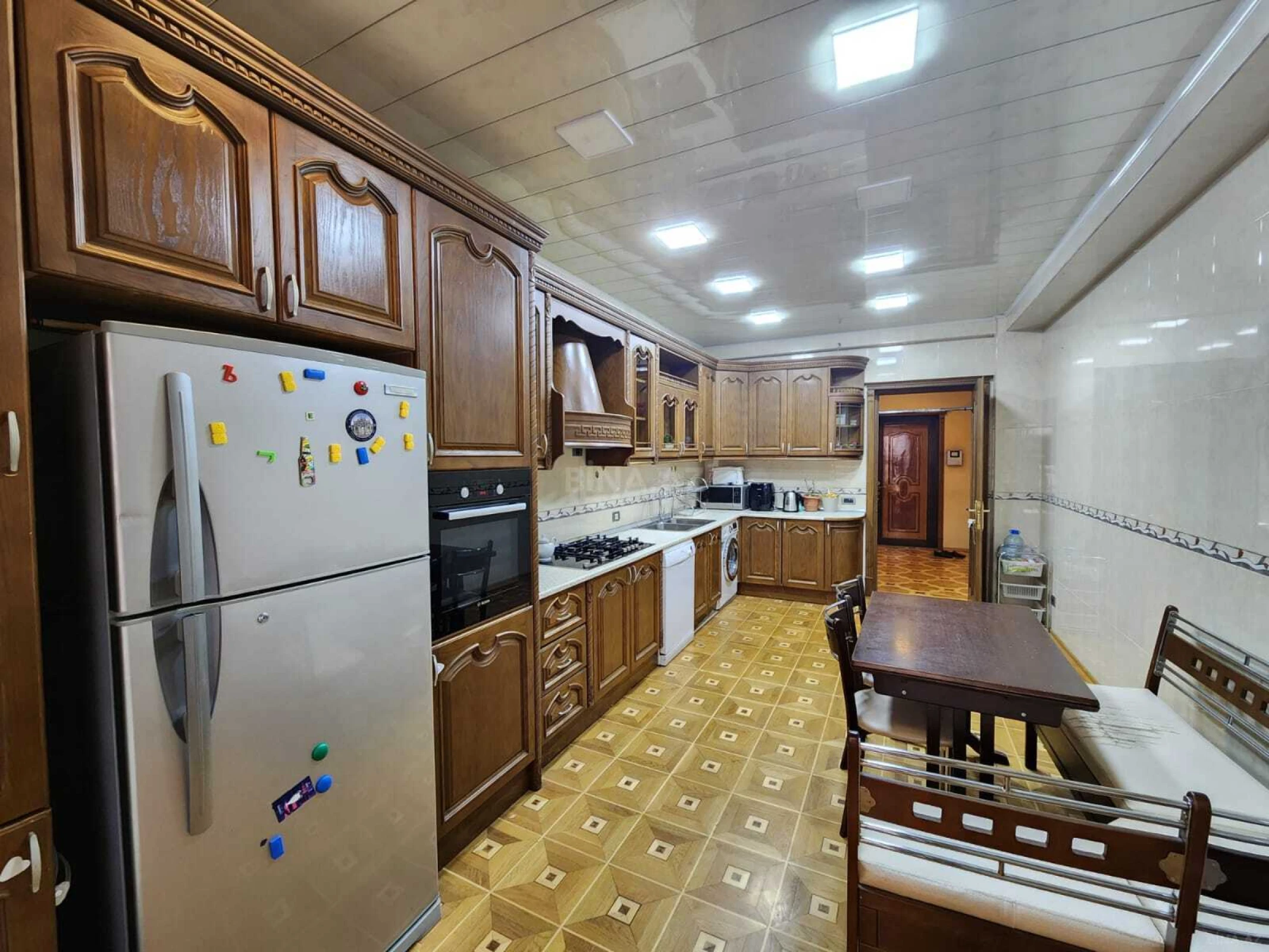 Kirayə verilir 3 otaqlı mənzil 150 m²