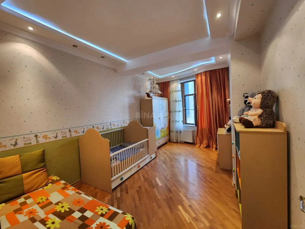 Kirayə verilir 3 otaqlı mənzil 150 m²