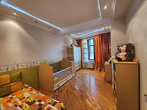 Kirayə verilir 3 otaqlı mənzil 150 m²