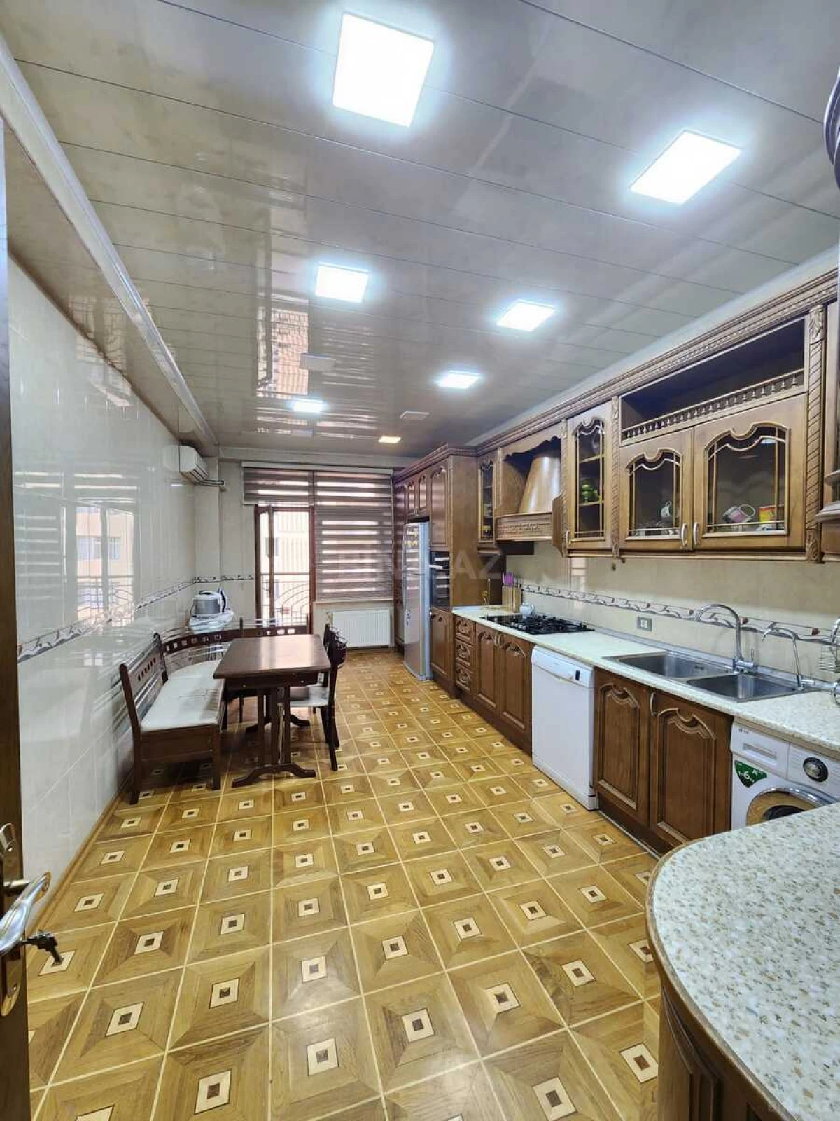 Kirayə verilir 3 otaqlı mənzil 150 m²