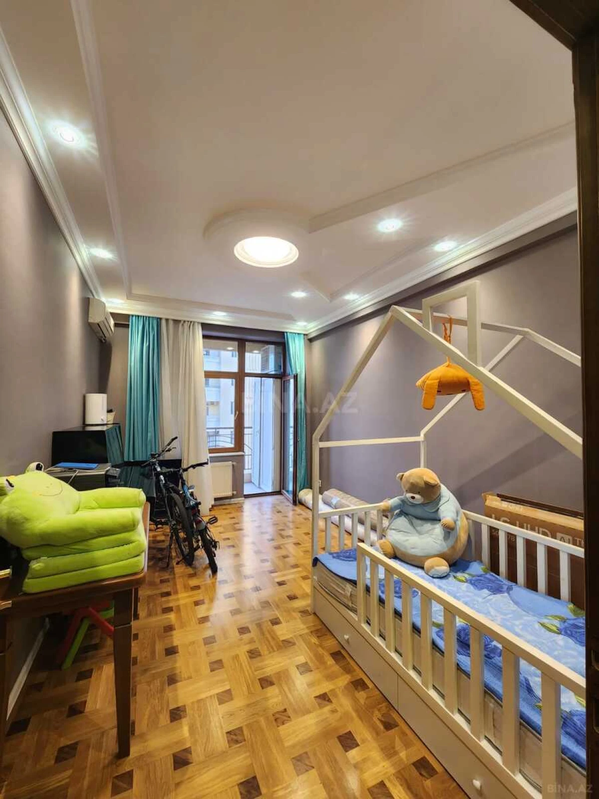 Kirayə verilir 3 otaqlı mənzil 150 m²