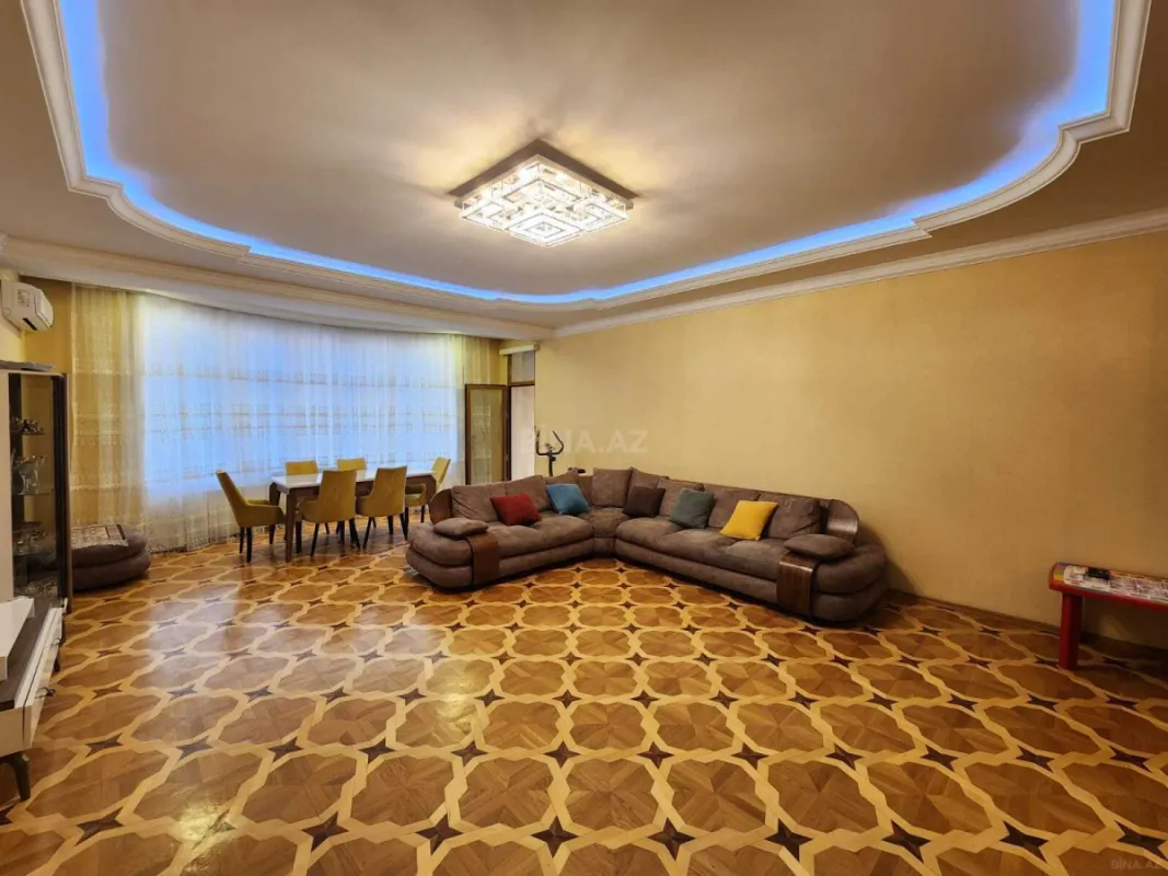 Kirayə verilir 3 otaqlı mənzil 150 m²