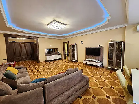 Kirayə verilir 3 otaqlı mənzil 150 m²