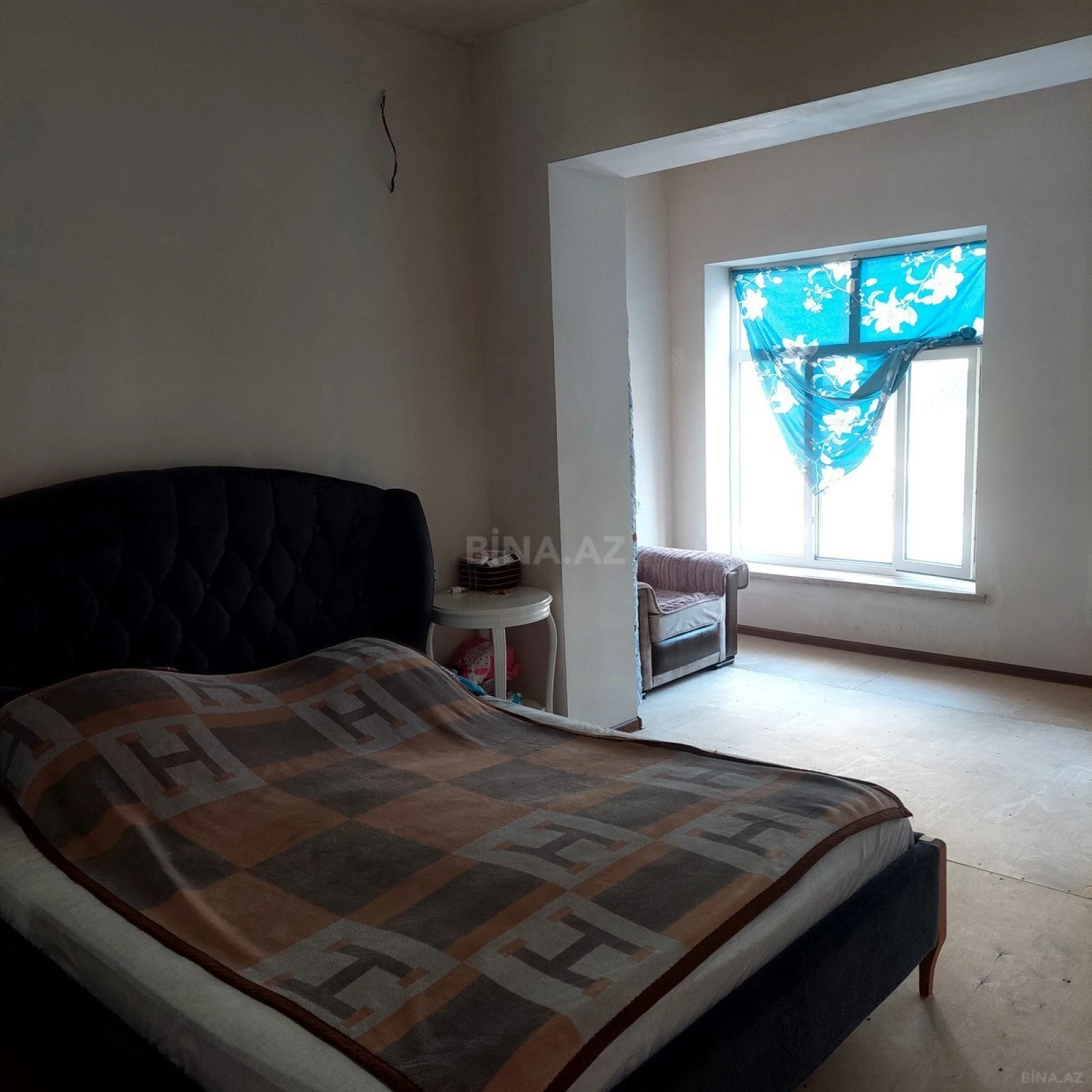 Satılır 5 otaqlı həyət evi 220 m²