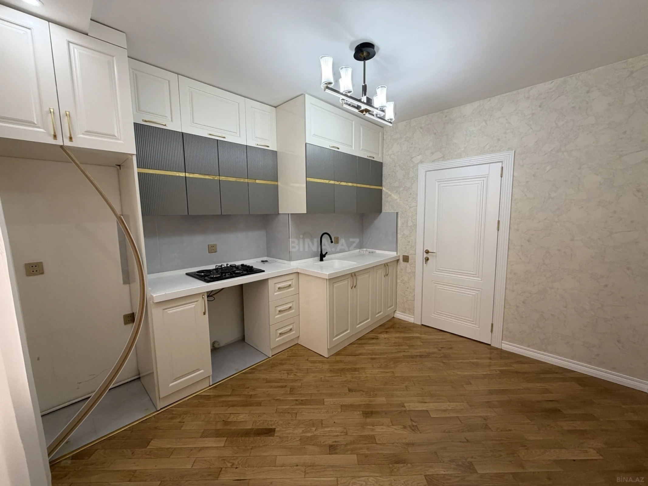 Satılır 3 otaqlı mənzil 110 m²